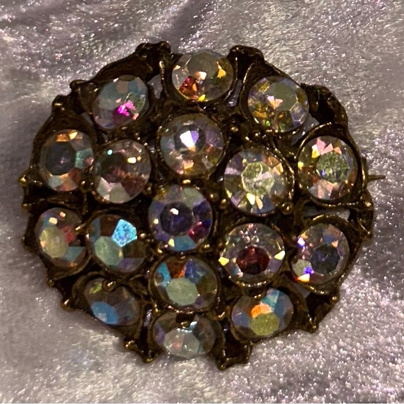 Unbranded Jewelry - 1960’s~ Sparkling Aurora Borealis Cluster Circle Brooch/Pin